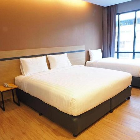 Sans Hotel Ratchaburi Extérieur photo