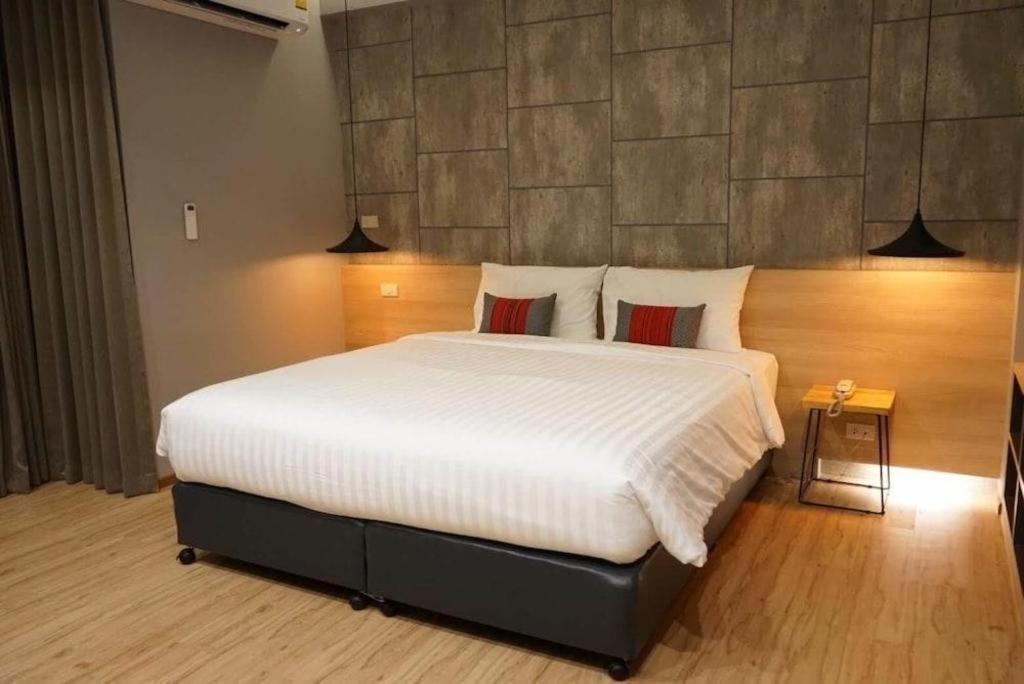 Sans Hotel Ratchaburi Extérieur photo