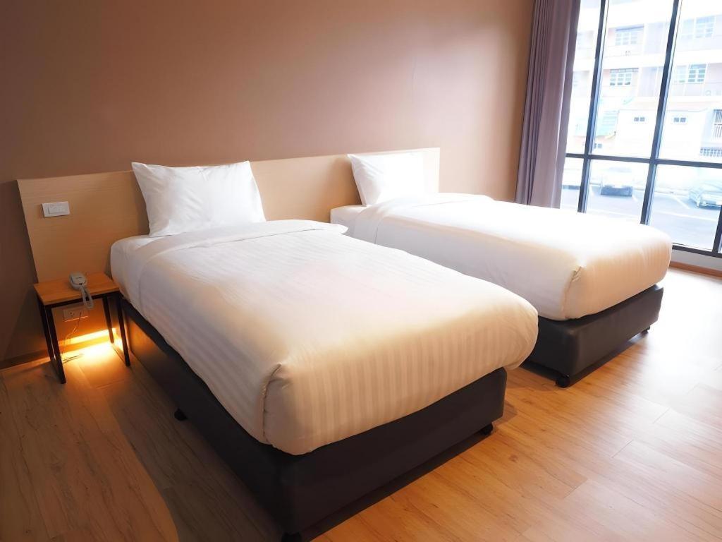 Sans Hotel Ratchaburi Extérieur photo