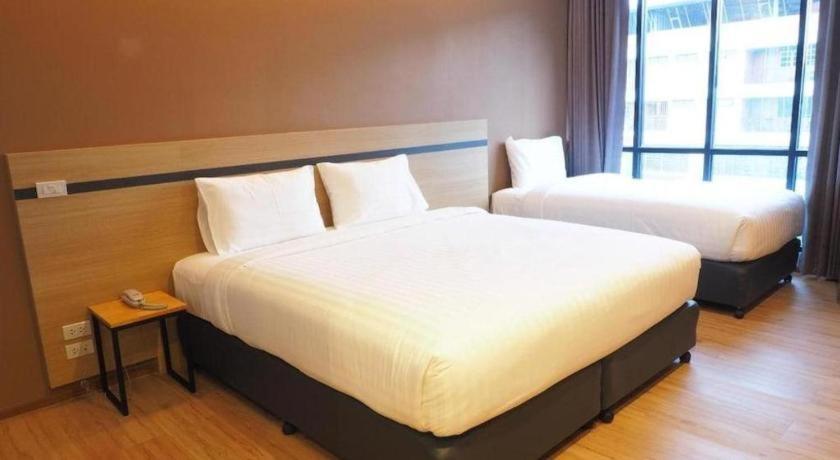 Sans Hotel Ratchaburi Extérieur photo